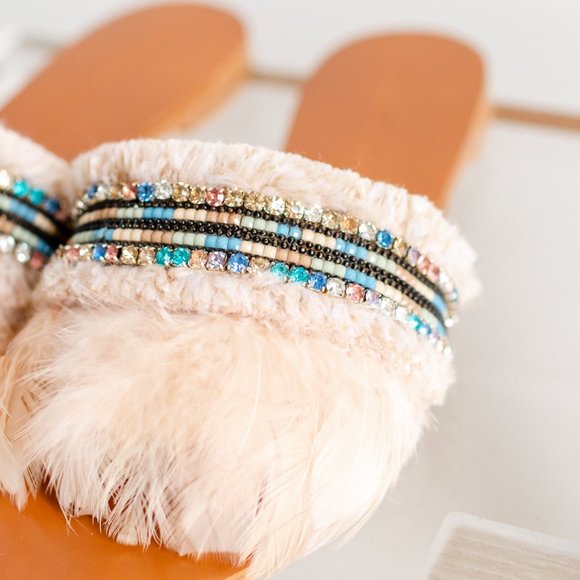 Badgley Mischka Fortune Slide Sandal African 5.5 Nude Cream Feather - Picture 5 of 11